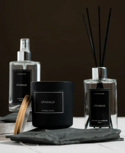 Vela Perfumada Sândalo Candle & Co. 200g - Image 2